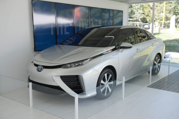водородный Toyota FCV 2014 Фото 02